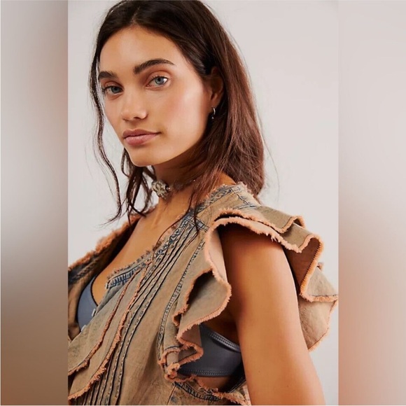 NWT!🌟Free People One Naya Chambray Romper🌟. Size Small. Color Peach. - Picture 2 of 11